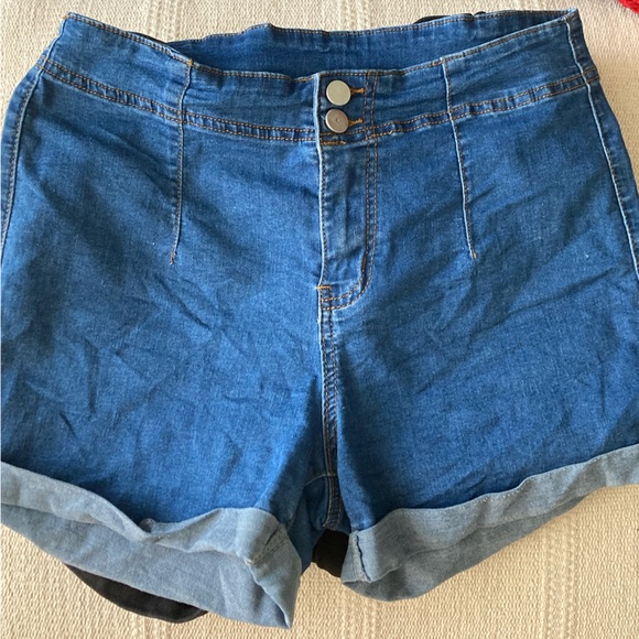 Lot of M sized Jean shorts & bikini - Picture 5 of 9